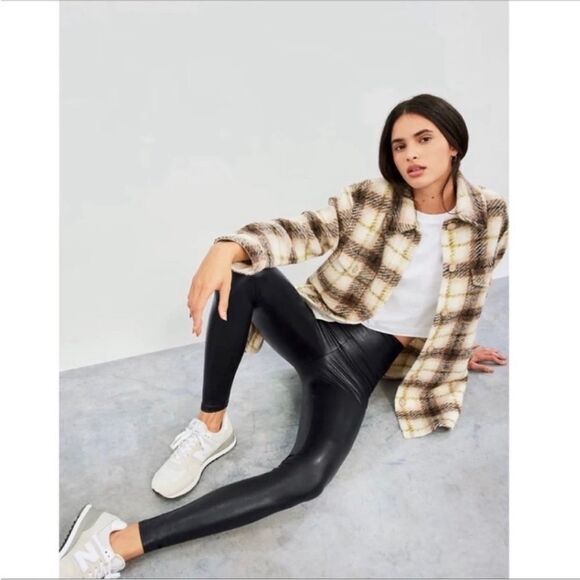 Wilfred Free Aritzia Daria Vegan Leather High Waist Shiny Black Leggings Size S - Picture 4 of 8